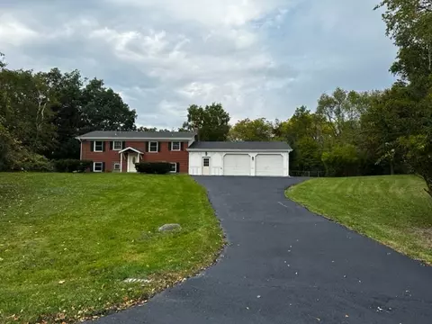 2605 Greenbriar Ln, Marengo, IL 60152