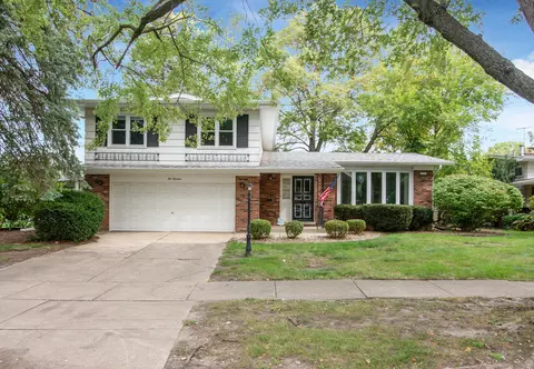 513 N Strieff Ln, Glenwood, IL 60425