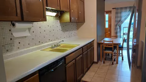 650 Sandy Ln, Des Plaines, IL 60016 photo 2