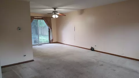 650 Sandy Ln, Des Plaines, IL 60016 photo 3