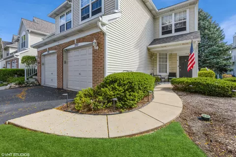 2997 Waters Edge Cir #13-A, Aurora, IL 60504