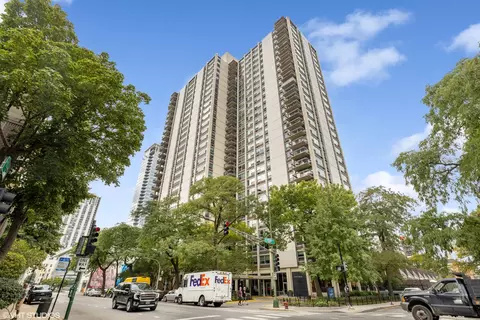 1255 N Sandburg Ter #2212E, Chicago, IL 60610