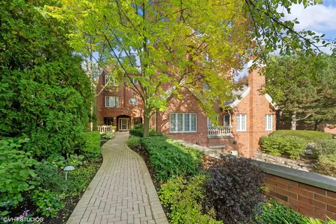 223 Regent Wood Rd #0, Northfield, IL 60093