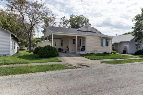 203 S Douglas St, Villa Grove, IL 61956