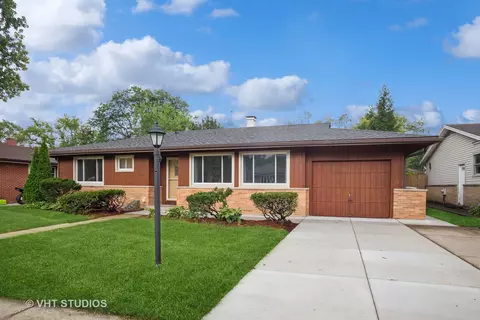 541 Ridgewood Rd, Elk Grove Village, IL 60007