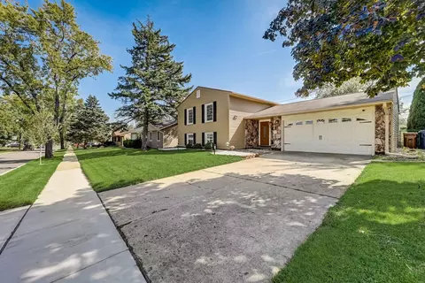 271 E Lincoln Ave, Glendale Heights, IL 60139