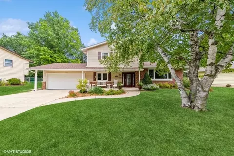 900 Harrison Ln, Hoffman Estates, IL 60192 photo 2