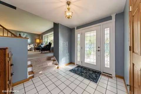 900 Harrison Ln, Hoffman Estates, IL 60192 photo 4