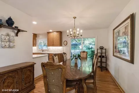 900 Harrison Ln, Hoffman Estates, IL 60192 photo 11