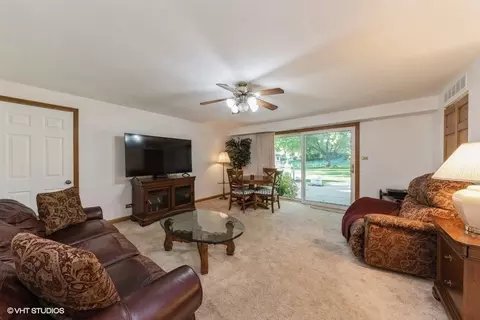 900 Harrison Ln, Hoffman Estates, IL 60192 photo 12