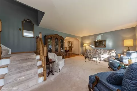 900 Harrison Ln, Hoffman Estates, IL 60192 photo 5