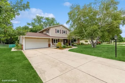 900 Harrison Ln, Hoffman Estates, IL 60192