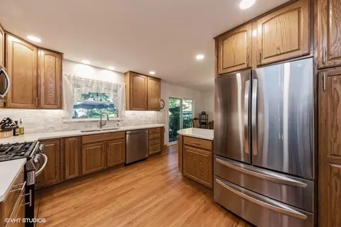 900 Harrison Ln, Hoffman Estates, IL 60192 photo 8