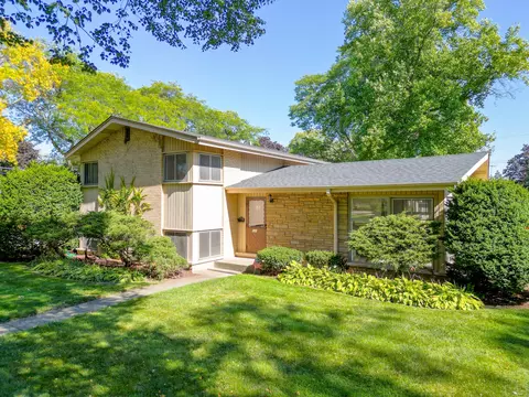 131 N Phelps Ave, Arlington Heights, IL 60004