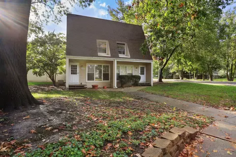 2409 W John St #B, Champaign, IL 61821