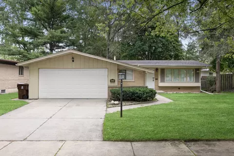 425 N Kenneth Ct, Glenwood, IL 60425