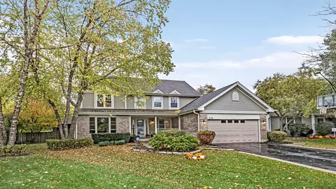 318 Sutcliffe Cir, Vernon Hills, IL 60061