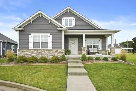 948 Hayfield Cir, Crown Point, IN 46307