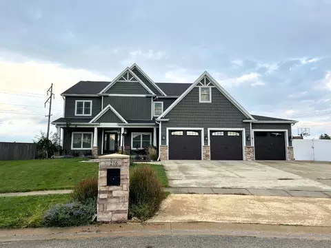 216 Bryce Ln, Tolono, IL 61880