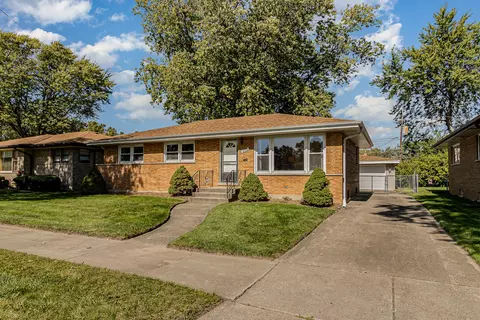 246 E 171st Pl, South Holland, IL 60473