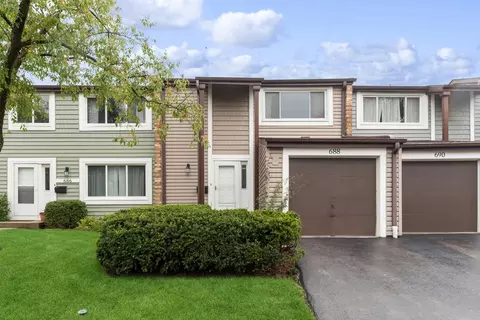 688 Cedarwood Ct #688, Wheeling, IL 60090