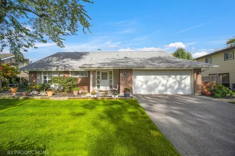 2 S435 Lloyd Ave, Lombard, IL 60148