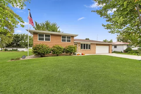 203 E 3rd St, Toluca, IL 61369