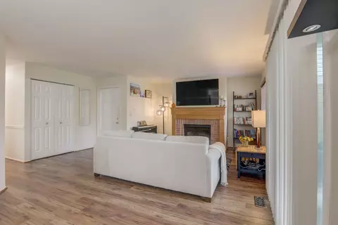 1504 Canbury Ct #B1, Wheeling, IL 60090 photo 7