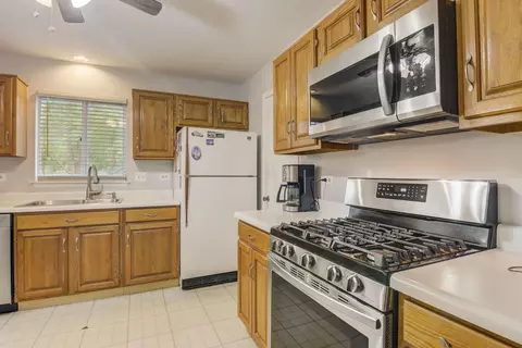 1504 Canbury Ct #B1, Wheeling, IL 60090 photo 11