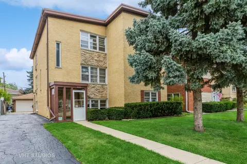 1022 Arnold Ct, Des Plaines, IL 60016