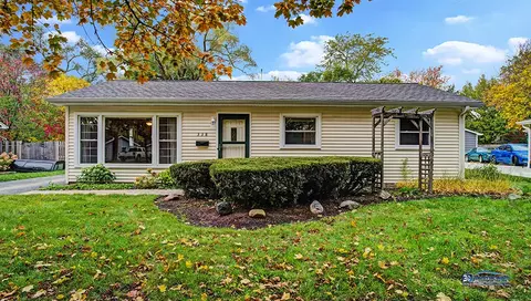 338 N Pershing Ave, Mundelein, IL 60060