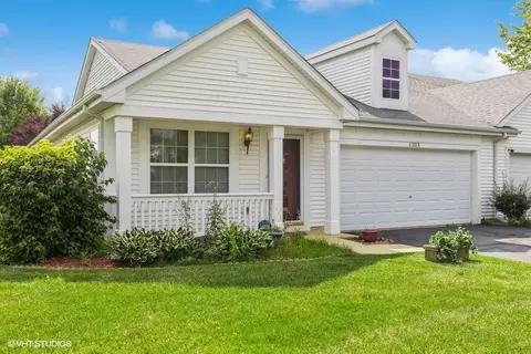 1203 Spinnaker St, Pingree Grove, IL 60140