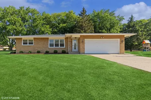1308 Oeffling Dr, Johnsburg, IL 60051