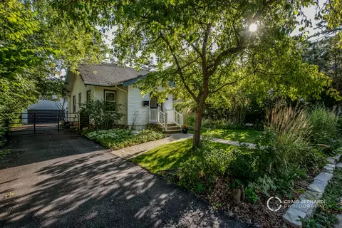 685 Woodlawn Ave, Lake Forest, IL 60045