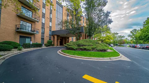 700 N Bruce Ln #511, Glenwood, IL 60425