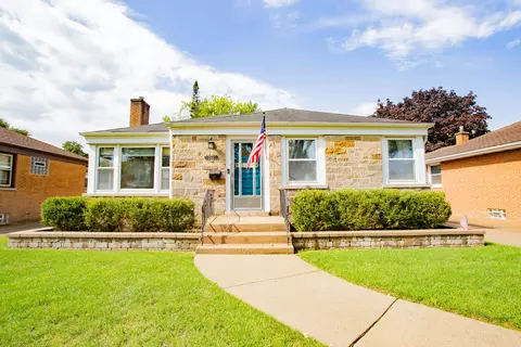 2112 Suffolk Ave, Westchester, IL 60154
