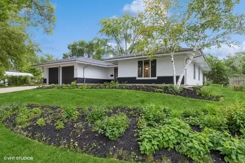 815 Downing Dr, Schaumburg, IL 60195