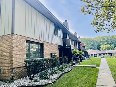 91 Woodhills Bay Rd, Fox Lake, IL 60020