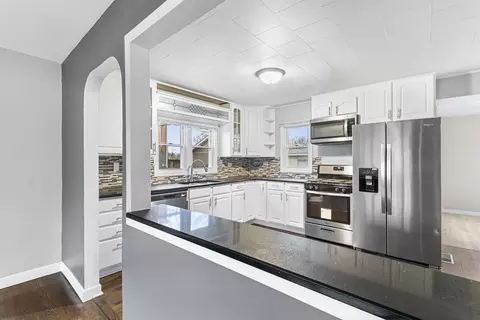 6837 S Roberts Rd, Bridgeview, IL 60455 photo 4