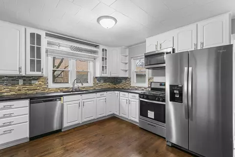 6837 S Roberts Rd, Bridgeview, IL 60455 photo 2