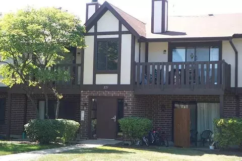 221 Uteg St #A, Crystal Lake, IL 60014