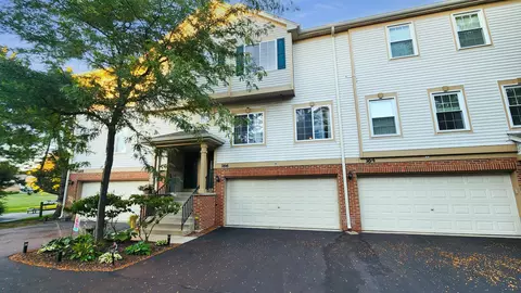 166 Monarch Dr #2602, Streamwood, IL 60107
