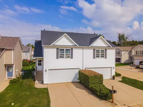 1222 Butler Ave, Bloomington, IL 61701