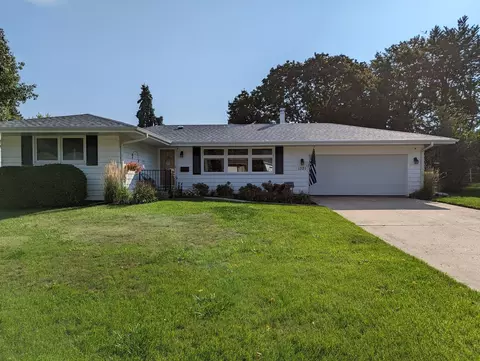 1321 Empire Ct, Freeport, IL 61032