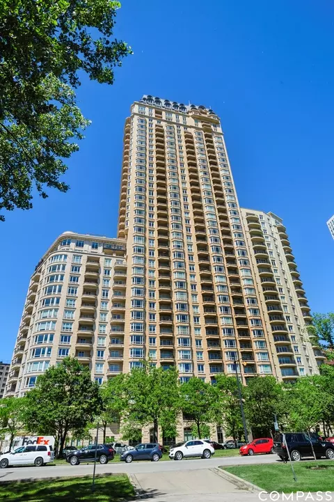 2550 N Lakeview Ave #S3802, Chicago, IL 60614
