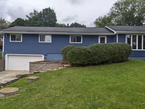 5914 Marietta Dr, Crystal Lake, IL 60014