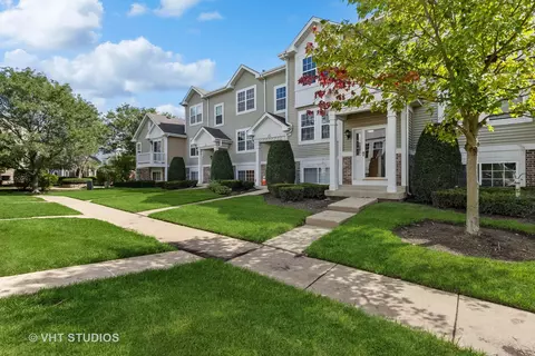 253 Holiday Ln, Hainesville, IL 60073