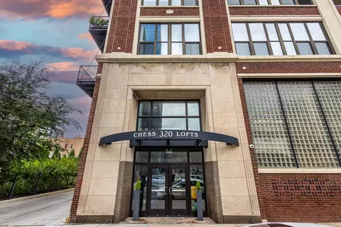 320 E 21st St #217, Chicago, IL 60616