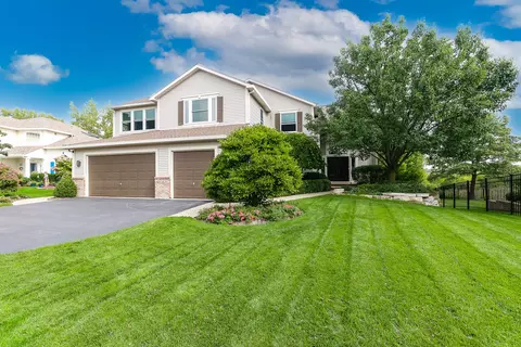 2041 Chadwick Way, Mundelein, IL 60060