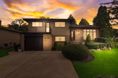129 Julie Dr, Glenview, IL 60025
